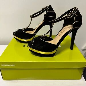 Gianni Bini platform sandals